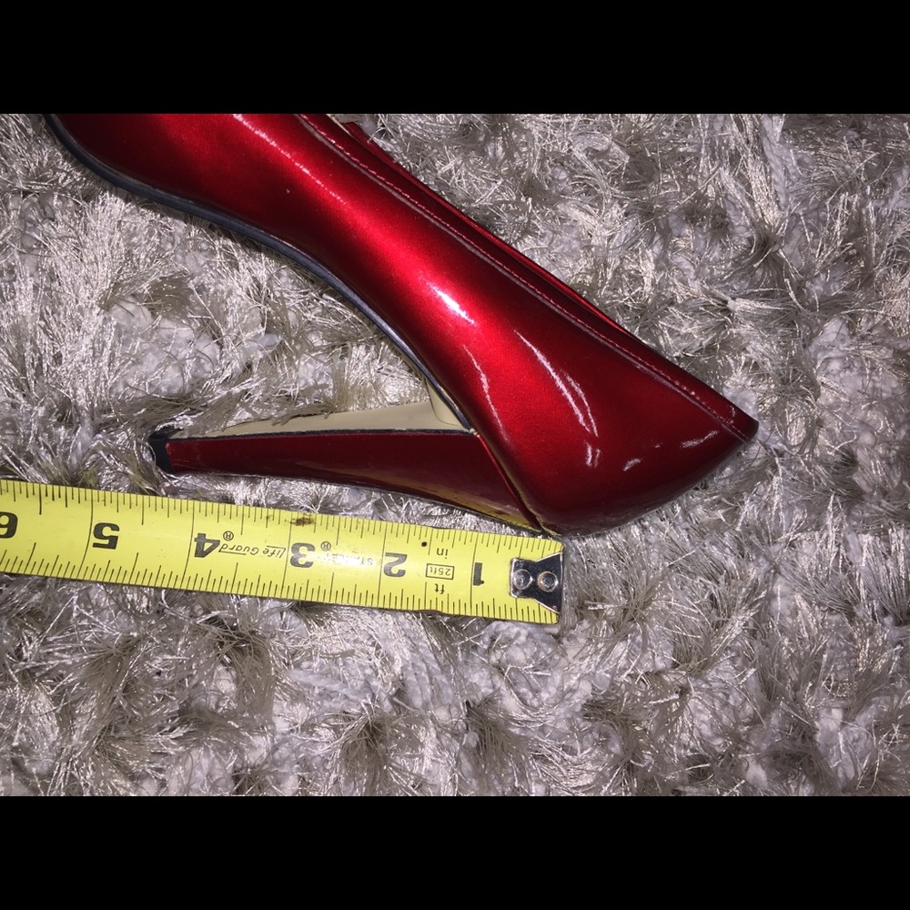 Red shoes 👠 size 7 like new condition. - Picture 2 of 4